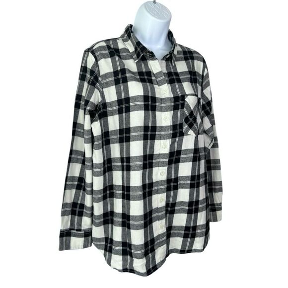 Old Navy Women’s L The Classic Shirt Flannel Shirt - Picture 2 of 5